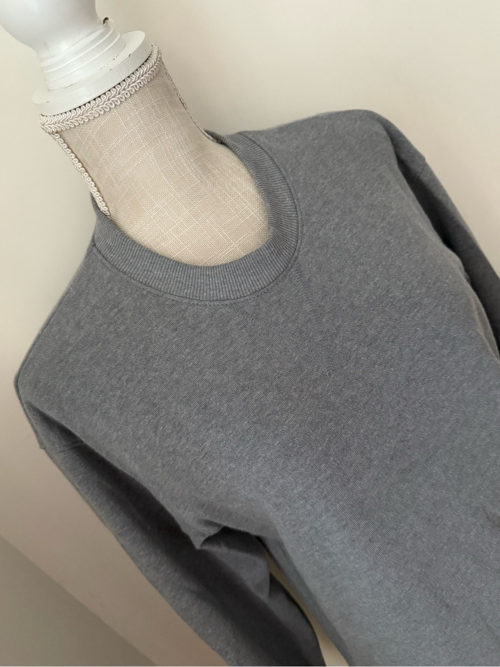 Time and Tru Gray Crewneck Pullover - Picture 3 of 6